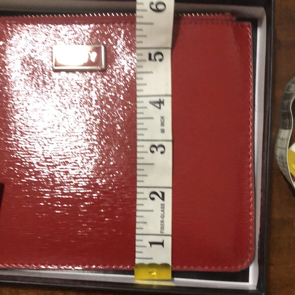 NWT DKNY GIGI- Wristlet - Picture 5 of 7